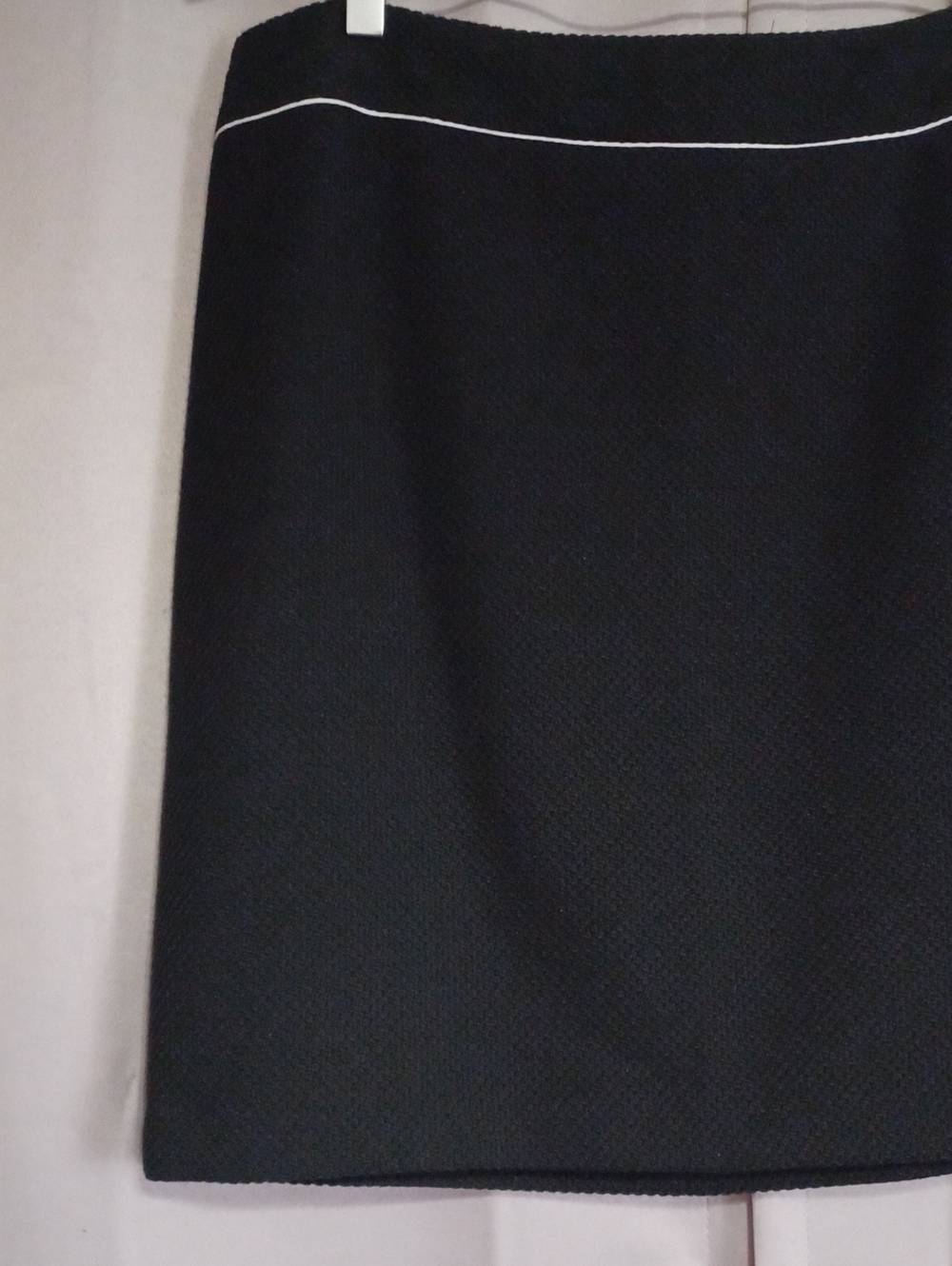 WHBM Black Textured Knit Mini Pencil Skirt White Piping Trim Size 10 - Picture 8 of 15